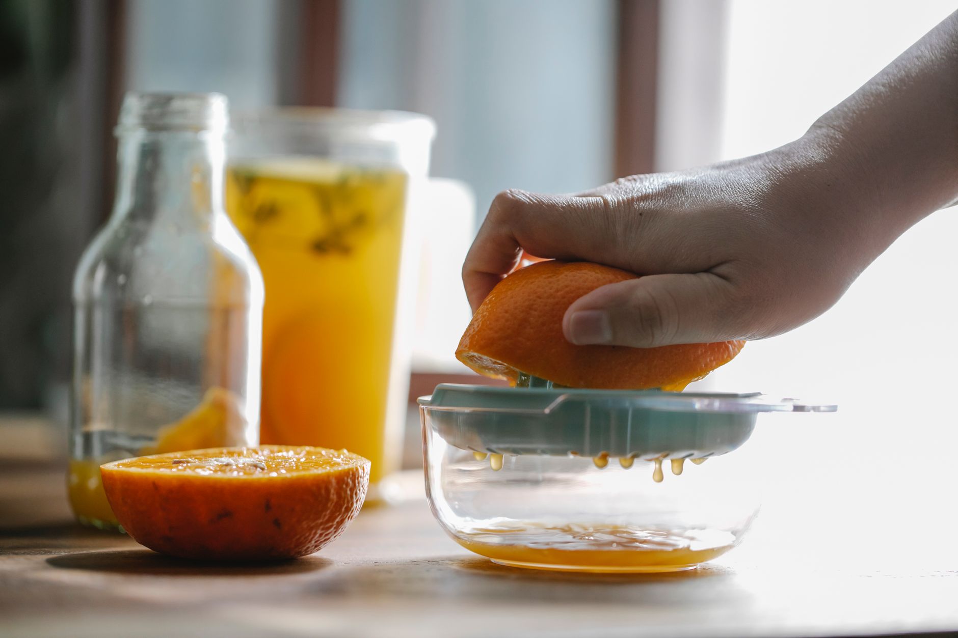Jus d'orange fraîchement pressé à la main