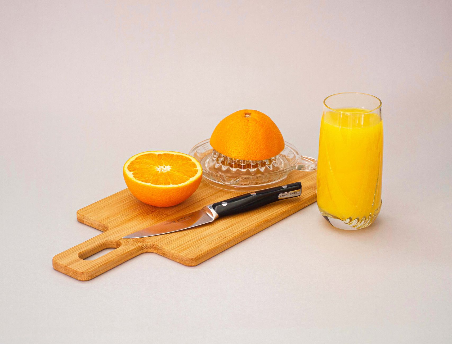 Oranges coupées prêtes pour l'extracteur de jus