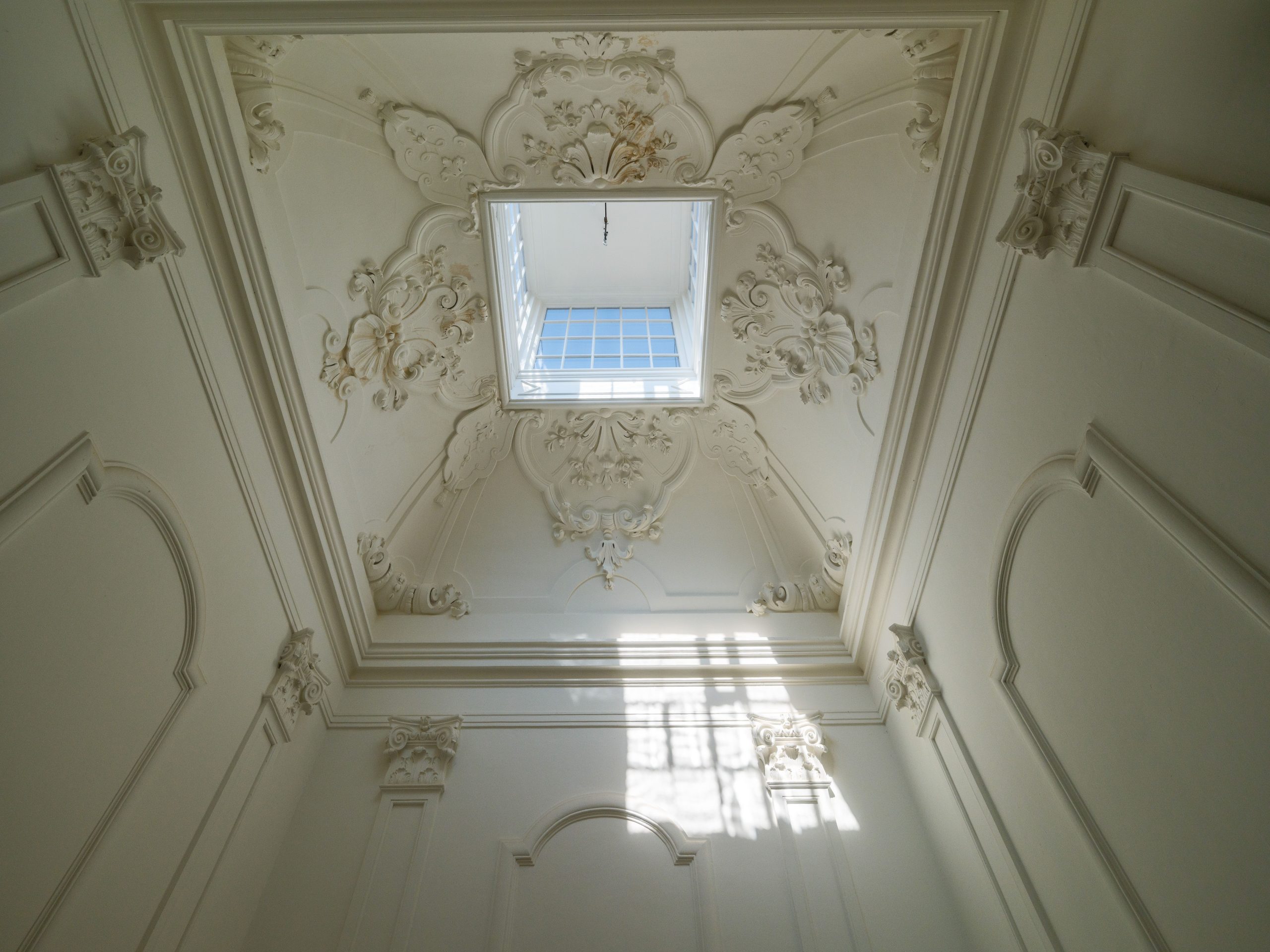 Pose de moulure de plafond haussmannien